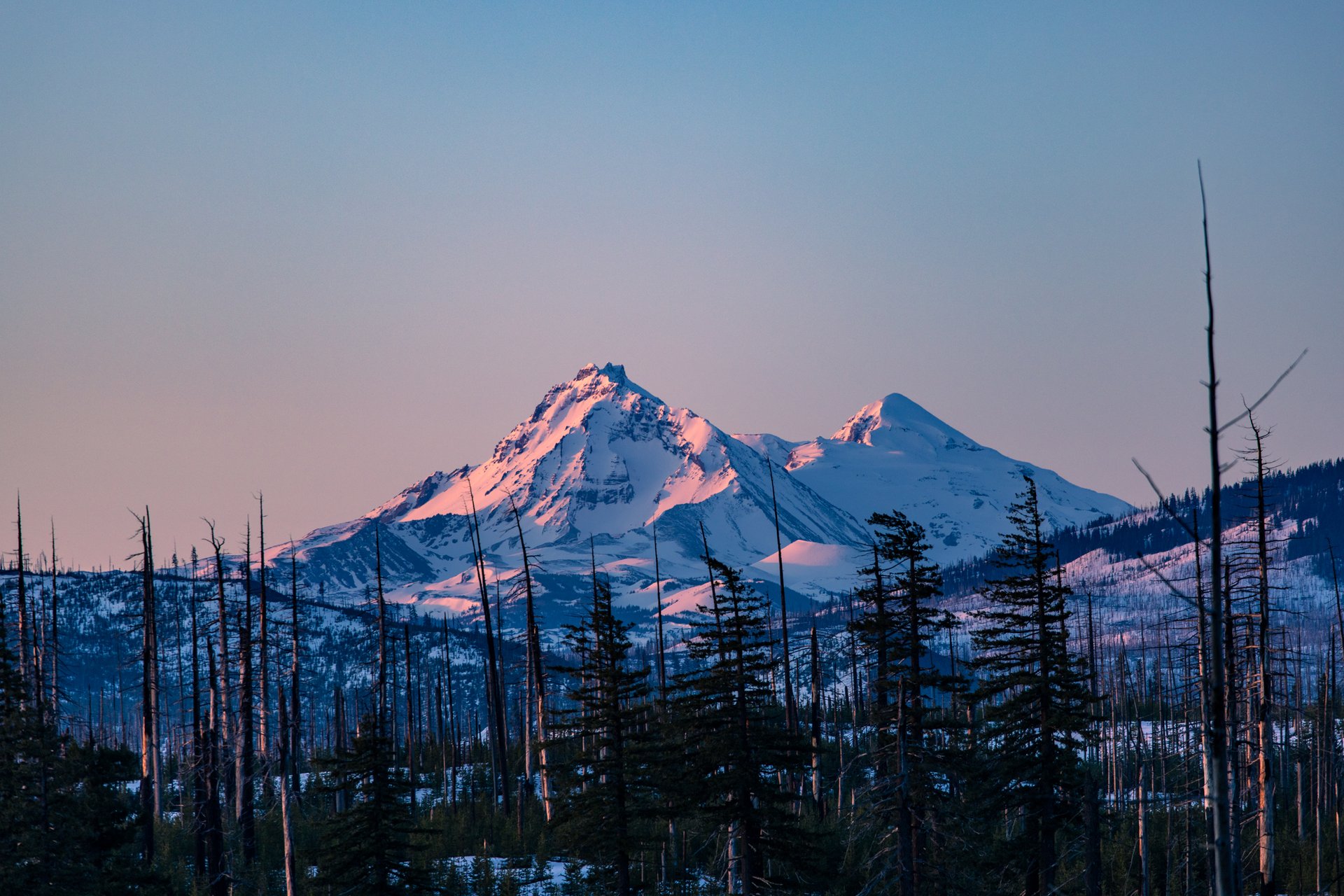 Alpenglow on the Cascade range at dusk