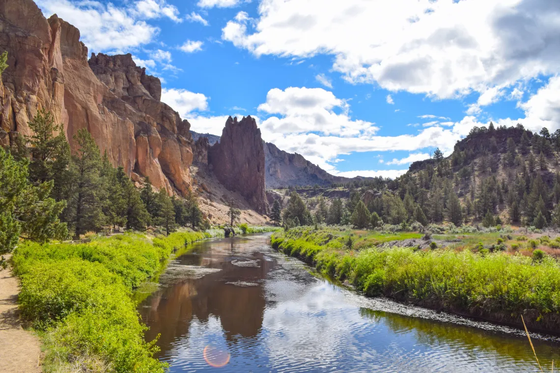 Crooked River winding through Smith Rock State Park