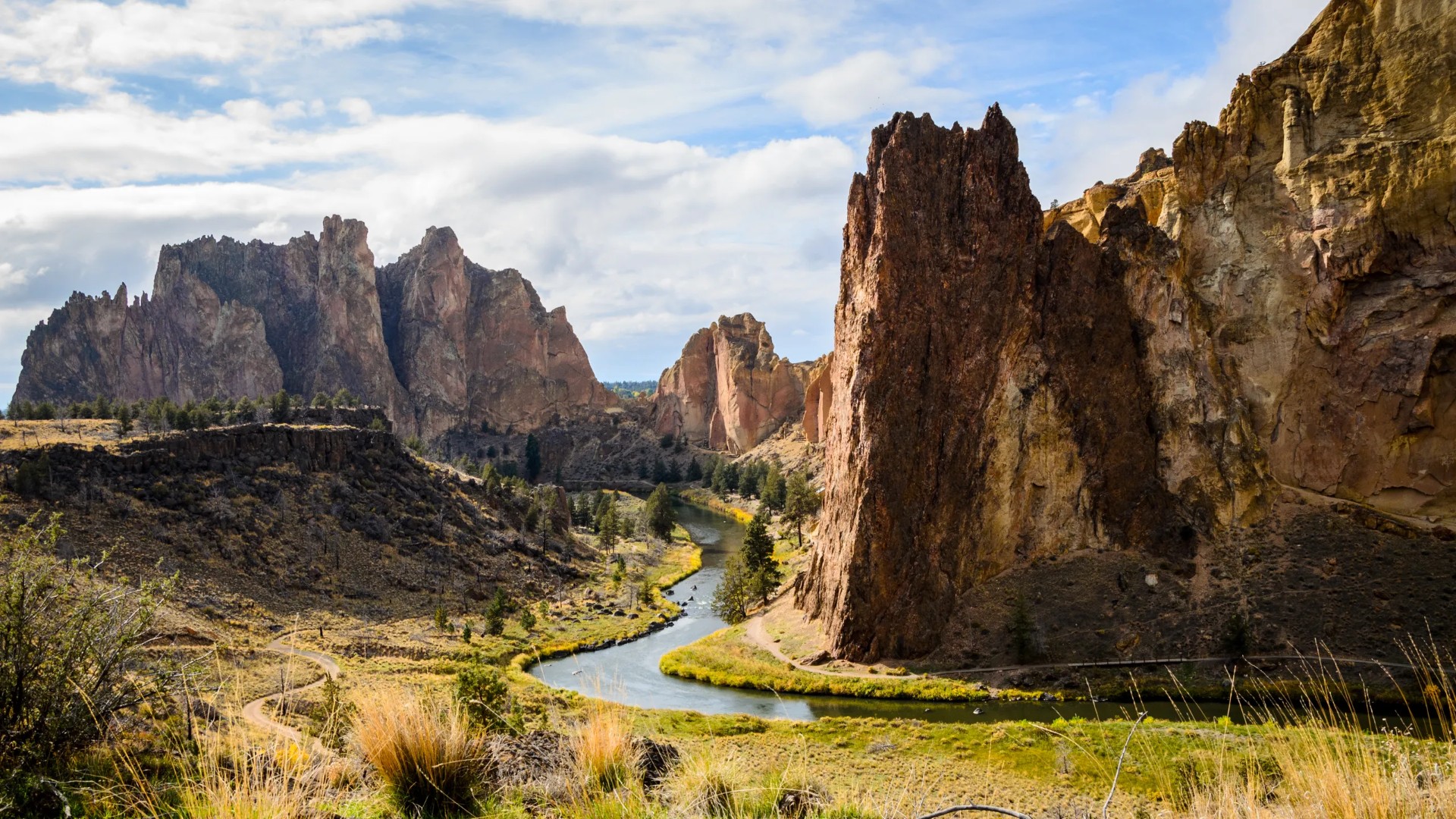 Crooked River winding past the cliffs of Smith Rock State Park
